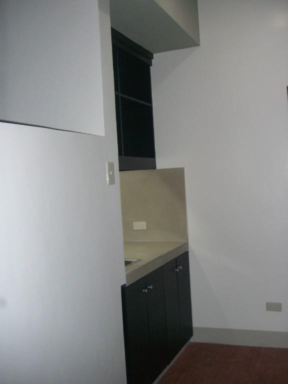 Studio type Unfurnished Condo for rent in South Triangle in Pansol - Image 5