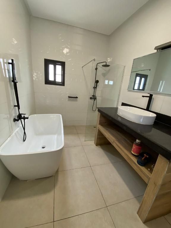 SUPER DUPLEX DE 6 PIÈCES TRÈS PROPRE RIVIÉRA FAYA à Abidjan - Photo 2