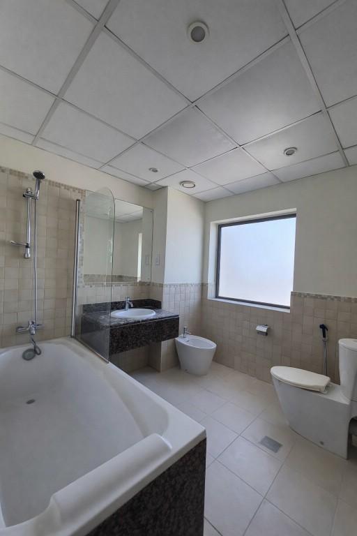 Full Sea View | Spacious 3BR + Maid | Prime JBR Rimal 3 in United Arab Emirates - Image 6
