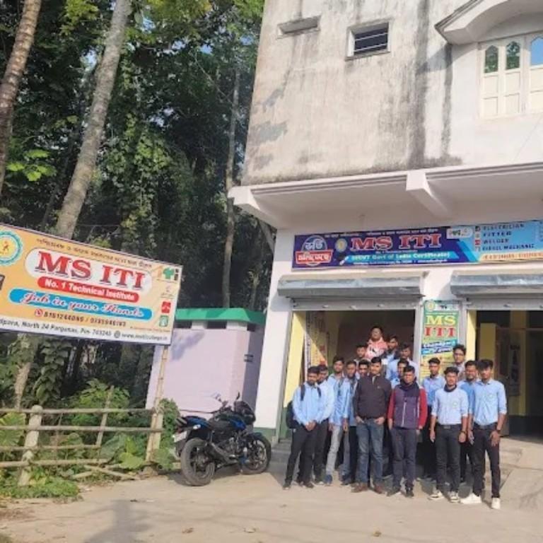 Looking for Electrician Teacher for Private ITI Teacher in Kolkata - Image 1