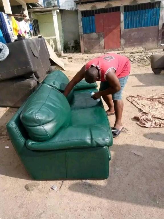 LAVAGE - NETTOYAGE ENTRETIEN ET RÉNOVATION DES MATIÈRES EN CUIR à Douala - Photo 1