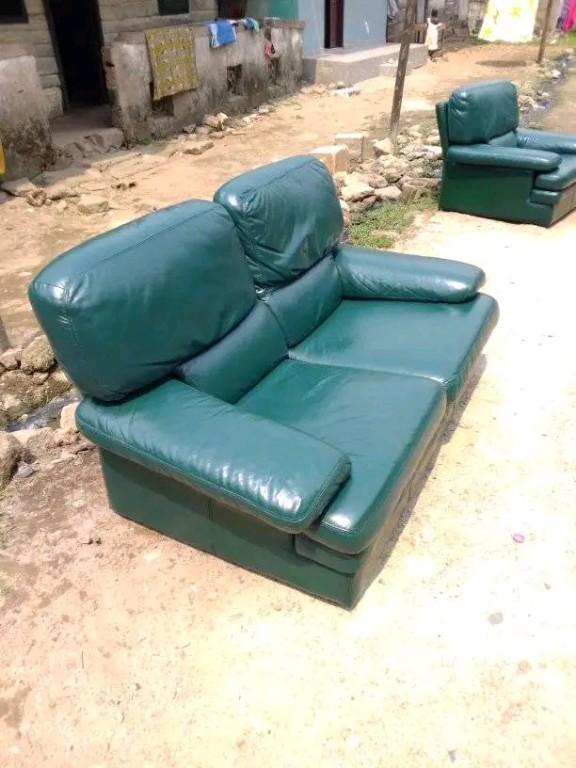 LAVAGE - NETTOYAGE ENTRETIEN ET RÉNOVATION DES MATIÈRES EN CUIR à Douala - Photo 2