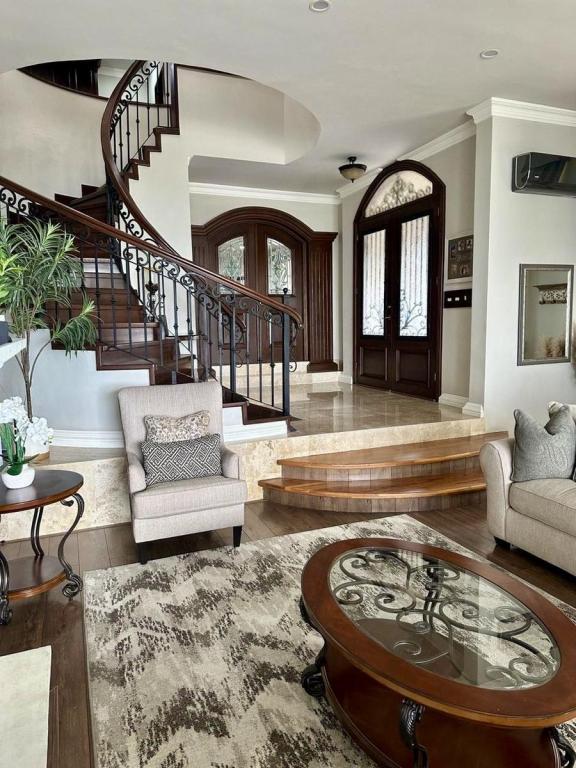 CASA EN VENTA EN LOMAS DEL ROBLE en San Bernabé - Imagen 1