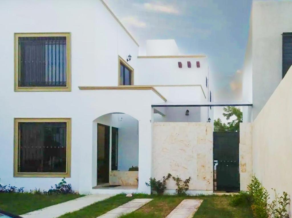 Casa en Renta Gran Santa Fe en Caucel - Imagen 1