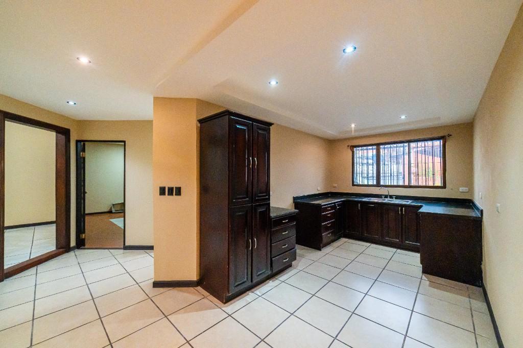 Se vende casa en San Ramón, Alajuela, Costa Rica en Montes de Oca - Imagen 4