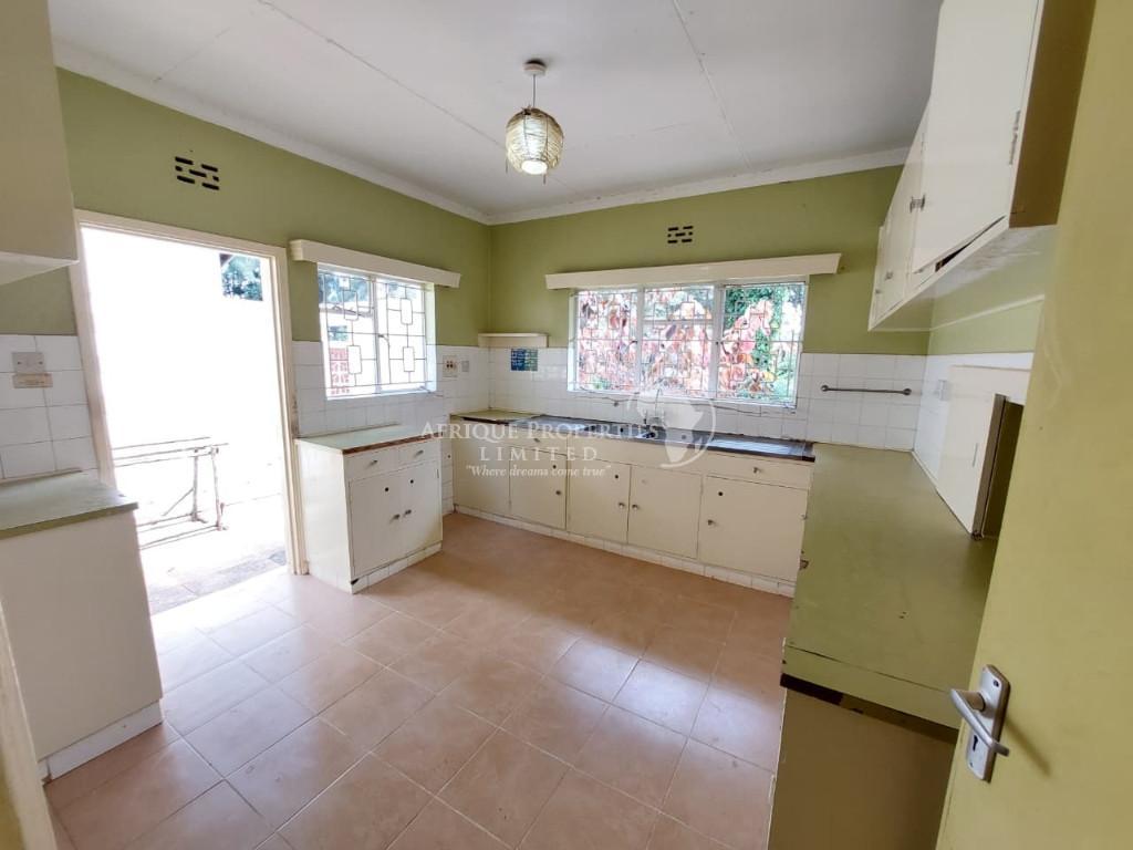 4 Bedroom Bungalow On 1 Acre Plot For Rent In Old Runda in Kenya - Image 4