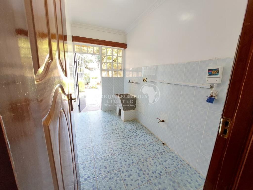 4 Bedroom Mansion With A 2 Bedroom Guest wing For Rent In Runda in Kenya - Image 14