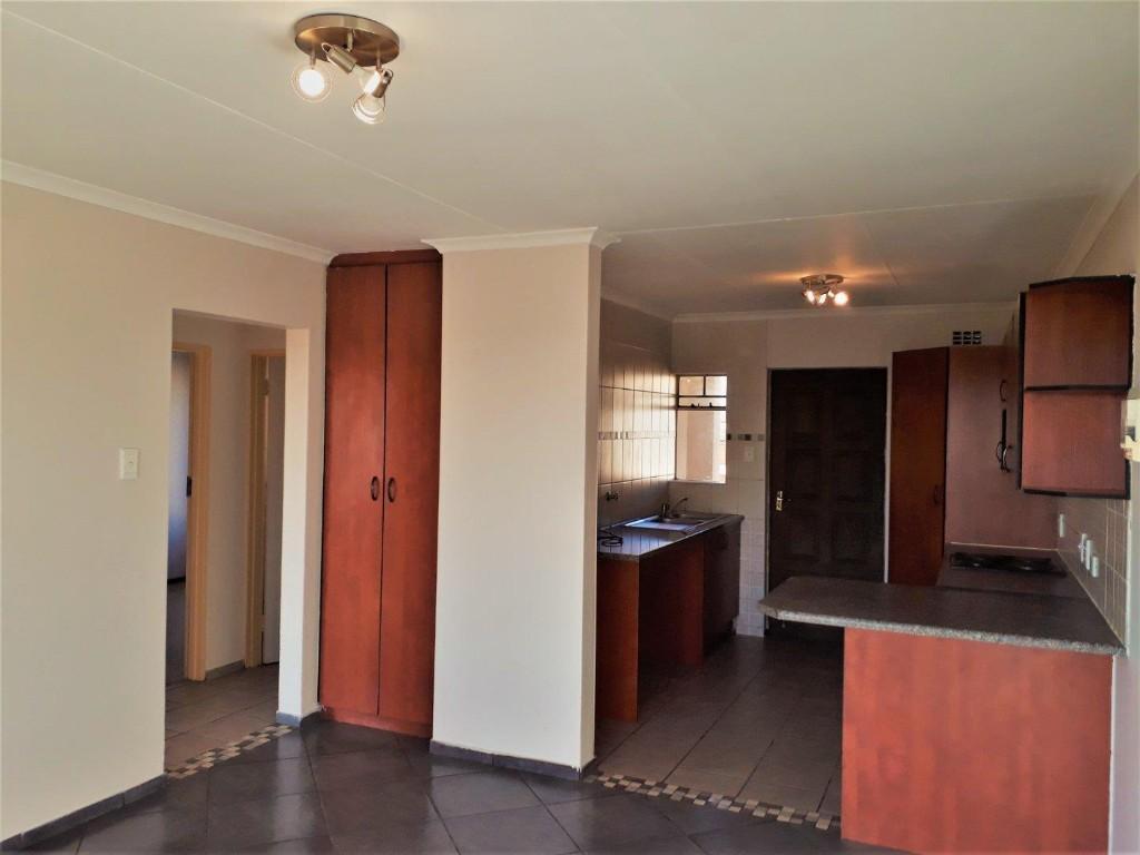 2 Bed Apartment / Flat to Rent in Reyno Ridge in Witbank - Image 4