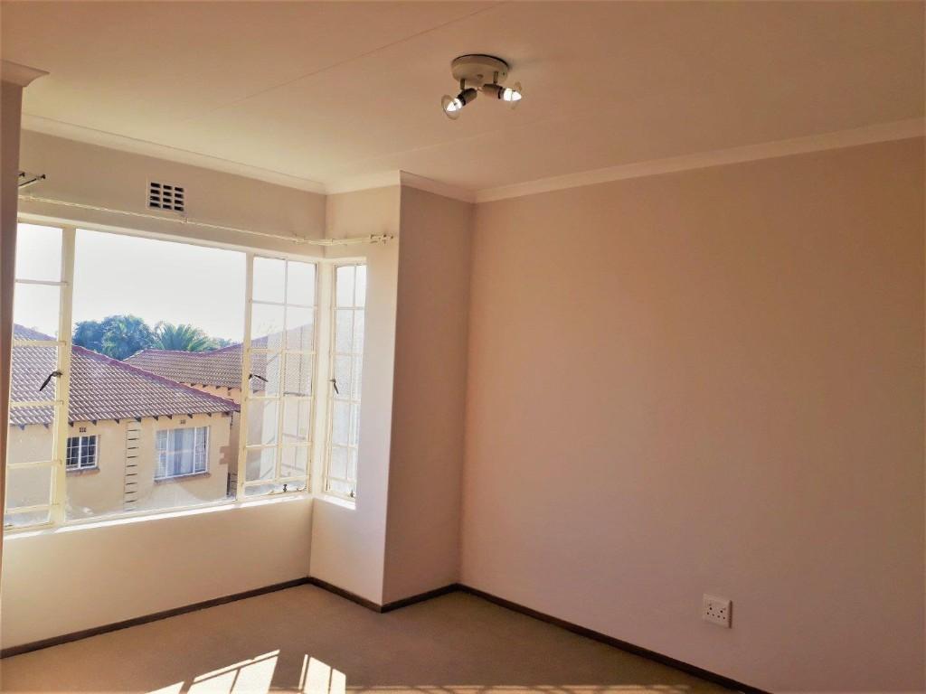 2 Bed Apartment / Flat to Rent in Reyno Ridge in Witbank - Image 2
