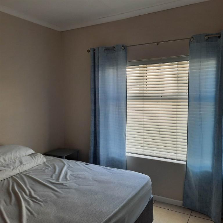 2 Bed Apartment To Rent in Island View in Mossel Bay - Image 1