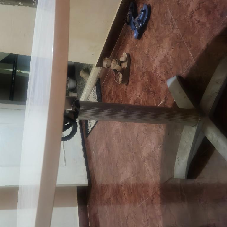 Round dining table white in Mathikere - Image 2