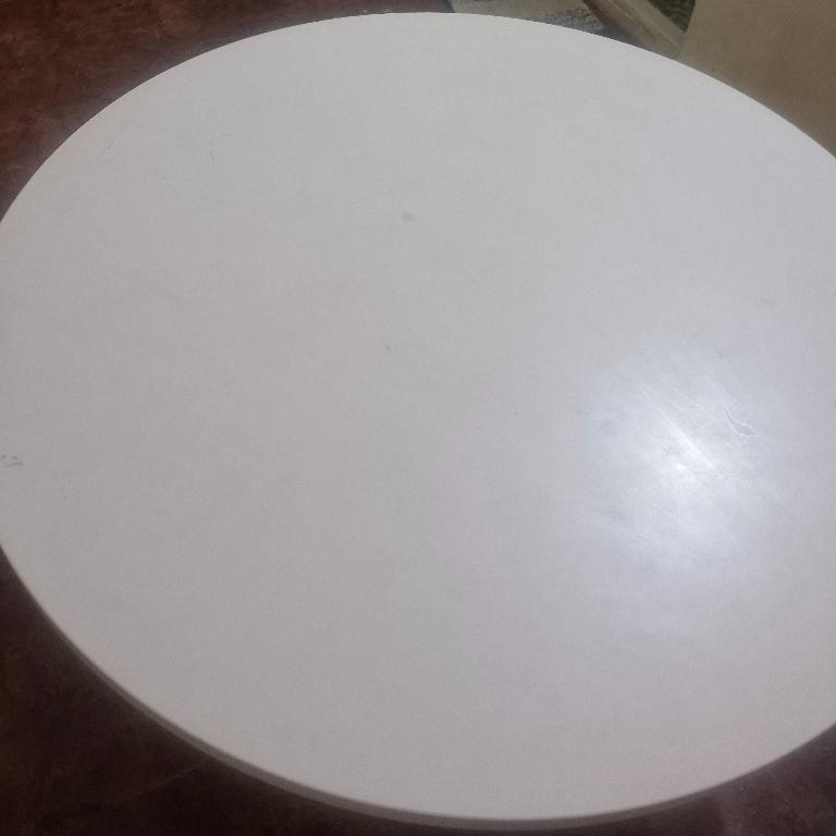 Round dining table white in Mathikere - Image 3