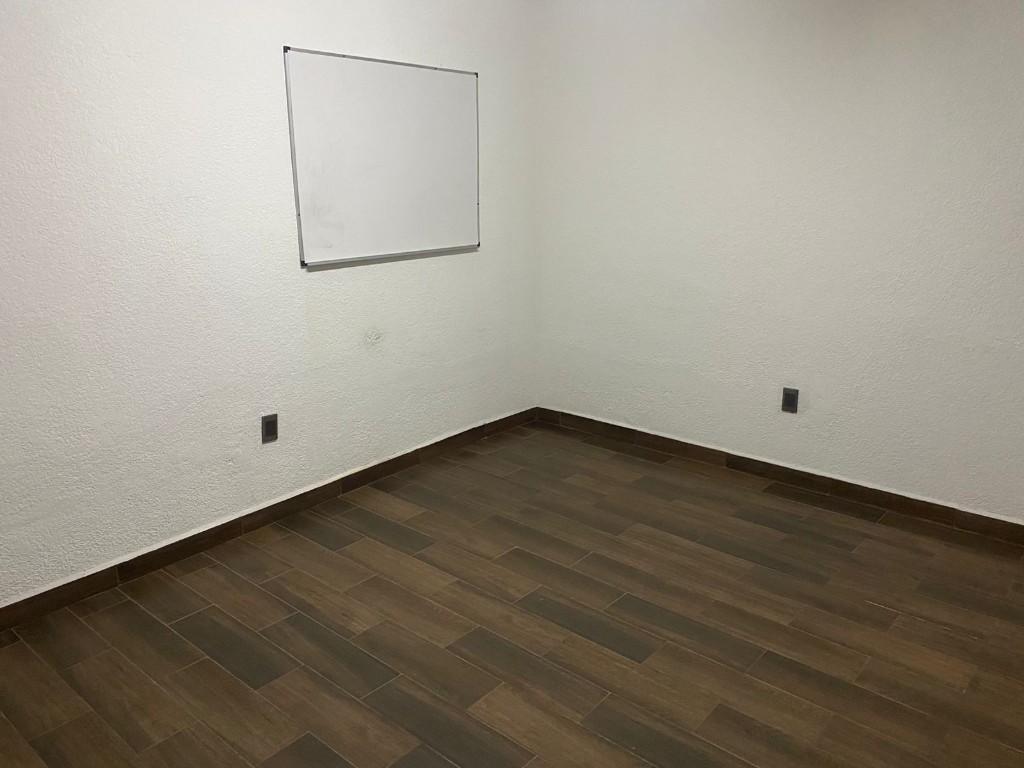 OFICINA EN RENTA CON VENTANA Y PIZARON en Laredo - Imagen 3