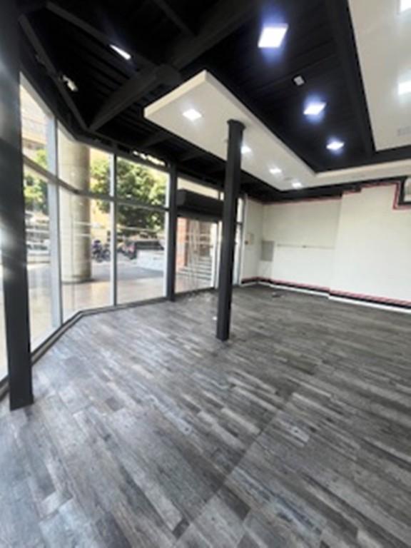LOCAL COMERCIAL - LOS DOS CAMINOS - 182 Mts2 en Caraballeda - Imagen 3