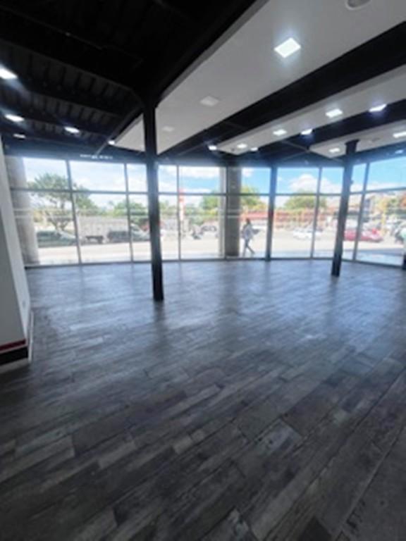 LOCAL COMERCIAL - LOS DOS CAMINOS - 182 Mts2 en Caraballeda - Imagen 5
