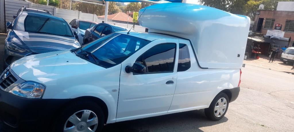 Pre-owned 2022 Nissan Np-200 1.6 Engine Capacity Canopy with Ma in Bedfordview - Image 6