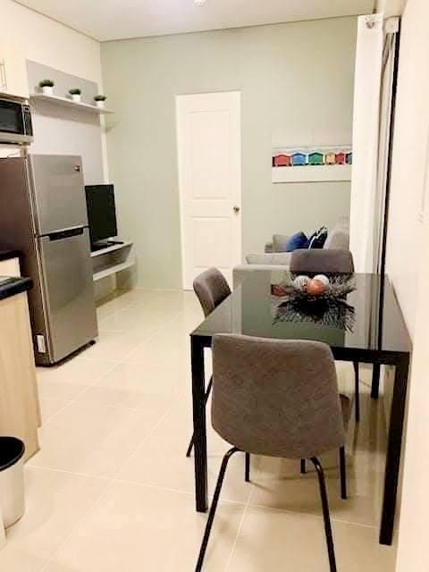 FURNISHED 1 BEDROOM CONDO FOR RENT THE COURTYARDS AT BANAWA in Consolacion - Image 3