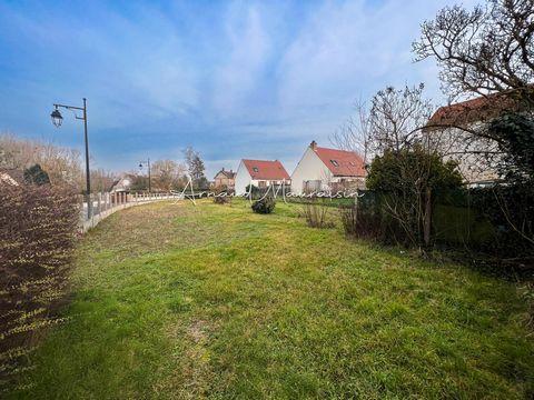 Terrain constructible de 332m2 à Goussainville - Photo 1