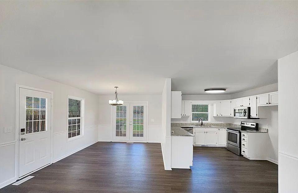 AMAZING 3BED 2BATH FOR RENT in Charlotte - Image 5