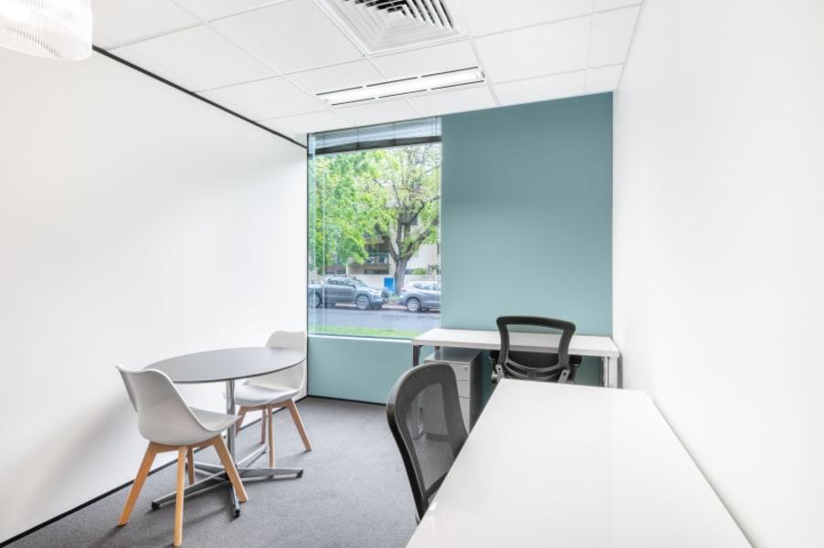 Flexible workspace in Regus Rourke House in Surbiton - Image 1