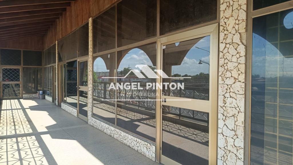 LOCAL COMERCIAL VENTA AV INTERCOMUNAL CABIMAS API 7578 en Cabimas - Imagen 1