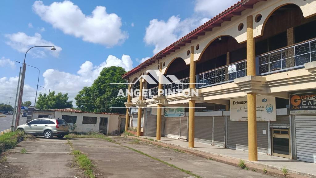 LOCAL COMERCIAL VENTA AV INTERCOMUNAL CABIMAS API 7567 en Cabimas - Imagen 1