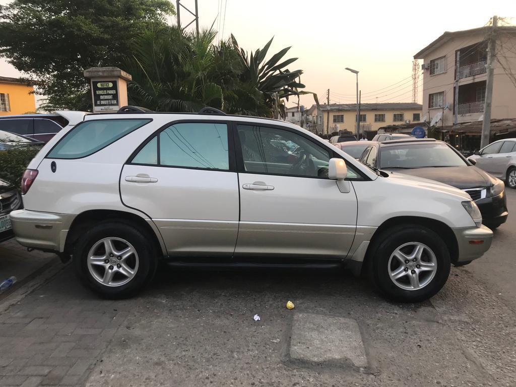 Sharp Tokunbo 2000 Lexus Rx 300 Call 07071885554 in Nigeria - Image 4