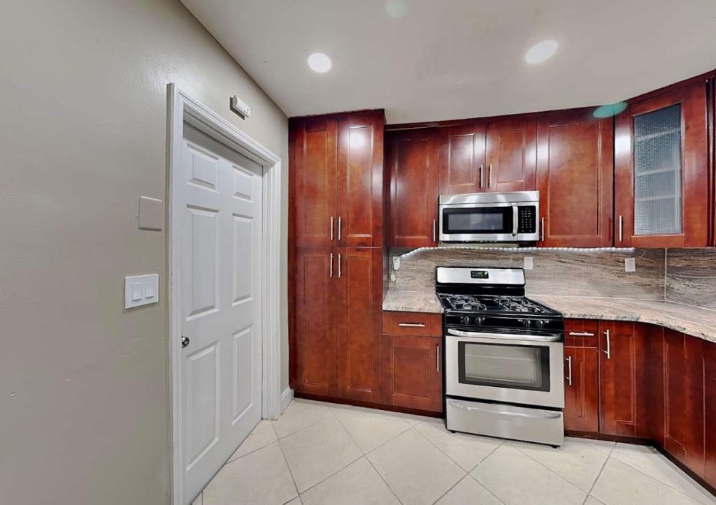 Beautiful Family Home for Rent in Hollywood - Image 4