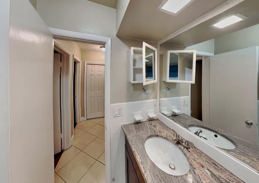 Beautiful Family Home for Rent in Hollywood - Image 7