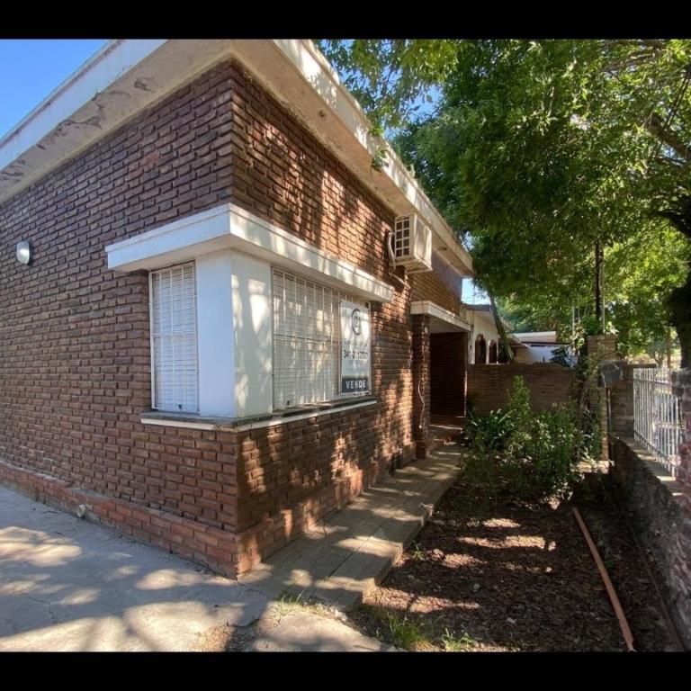 DUEÑO VENDE CASA EN ROLDAN. PILETA. PARRILLA.ARBOLADA. en Funes - Imagen 2