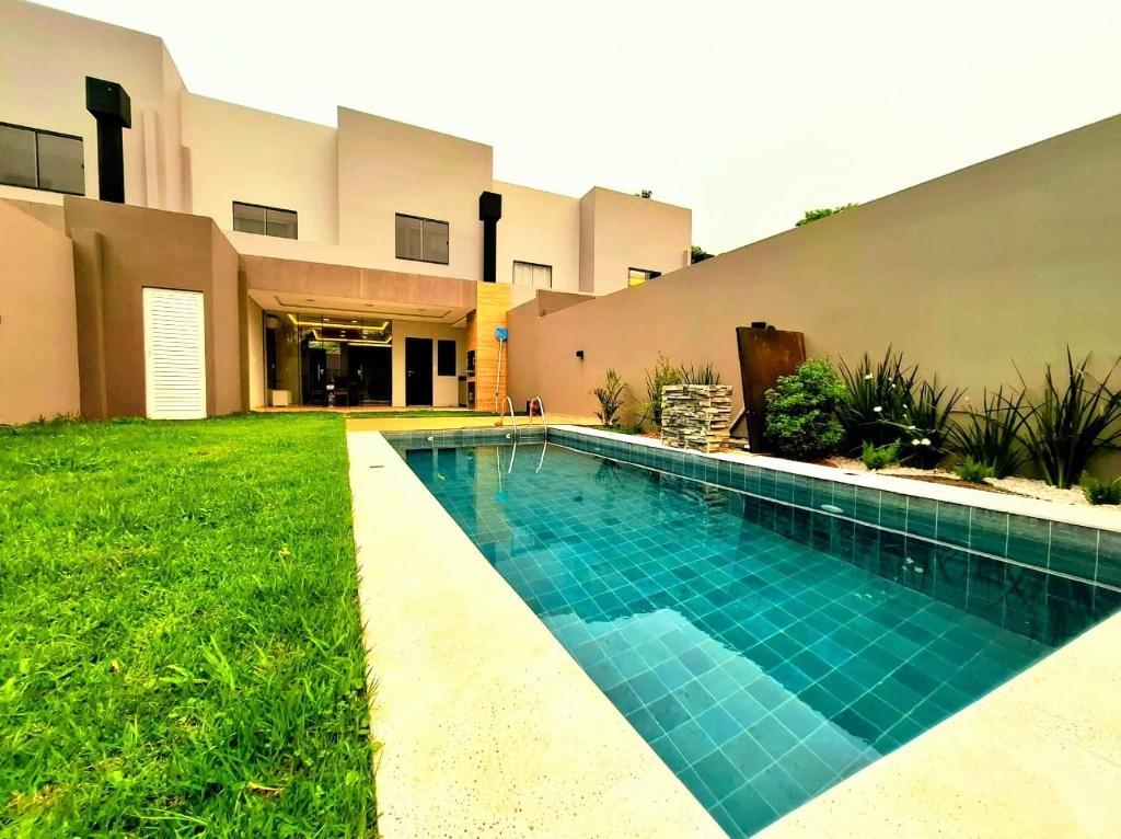 Duplex con piscina en el barrio Santa Maria de Encarnacion en Encarnación - Imagen 1