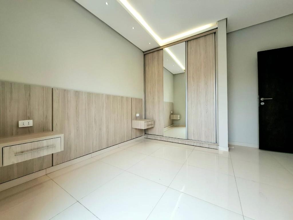 Duplex con piscina en el barrio Santa Maria de Encarnacion en Encarnación - Imagen 7