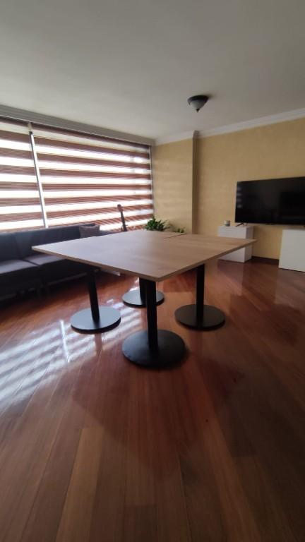 MESA CUADRADA - PERFECTO PARA OFICINAS Y NEGOCIOS en Cayambe - Imagen 1
