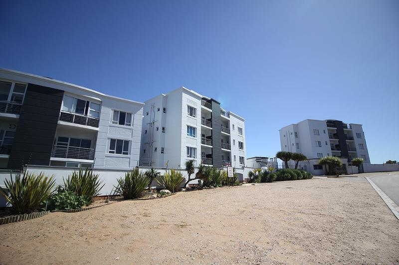 Apartment / Flat 2819-ref-283 for Sale in Reebok, Reebok in Mossel Bay - Image 1