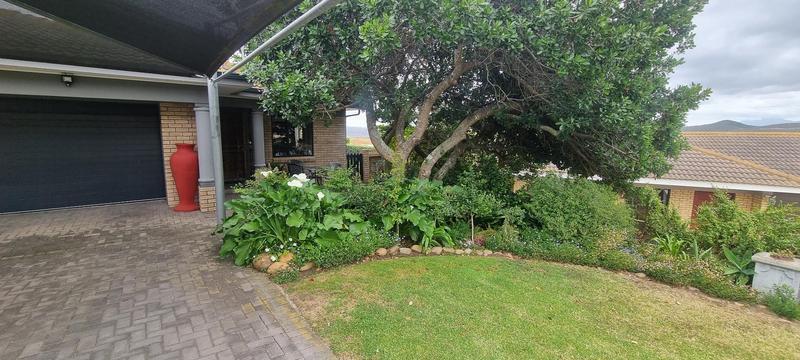 House 1258-ref-2221 for Sale in Reebok, Reebok in Mossel Bay - Image 1