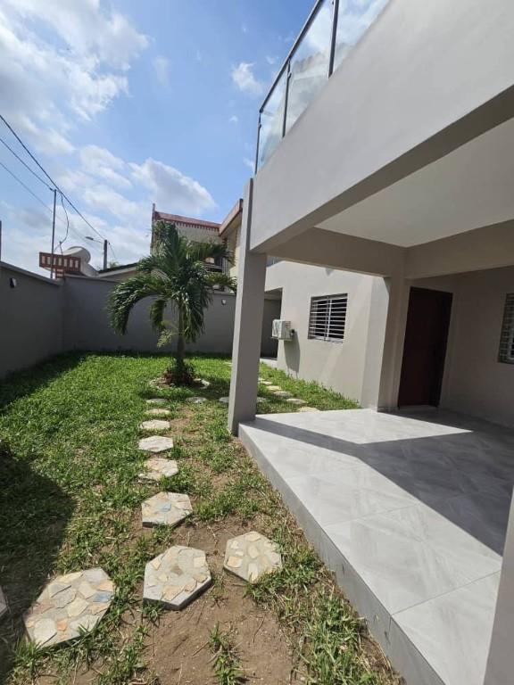 DUPLEX EN LOCATION A LA RIVIERA 4 SYNACASSI 1 à Abidjan - Photo 2