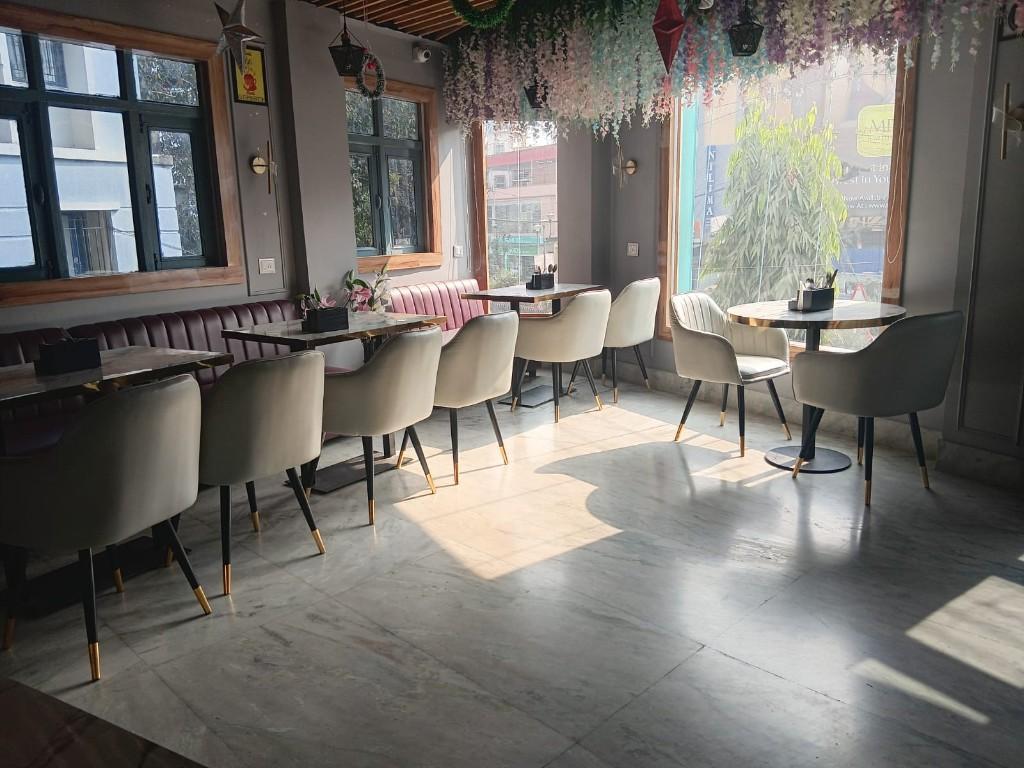Fully Furnished Showroom Space For Rent at Kasba in Bhāngar - Image 2