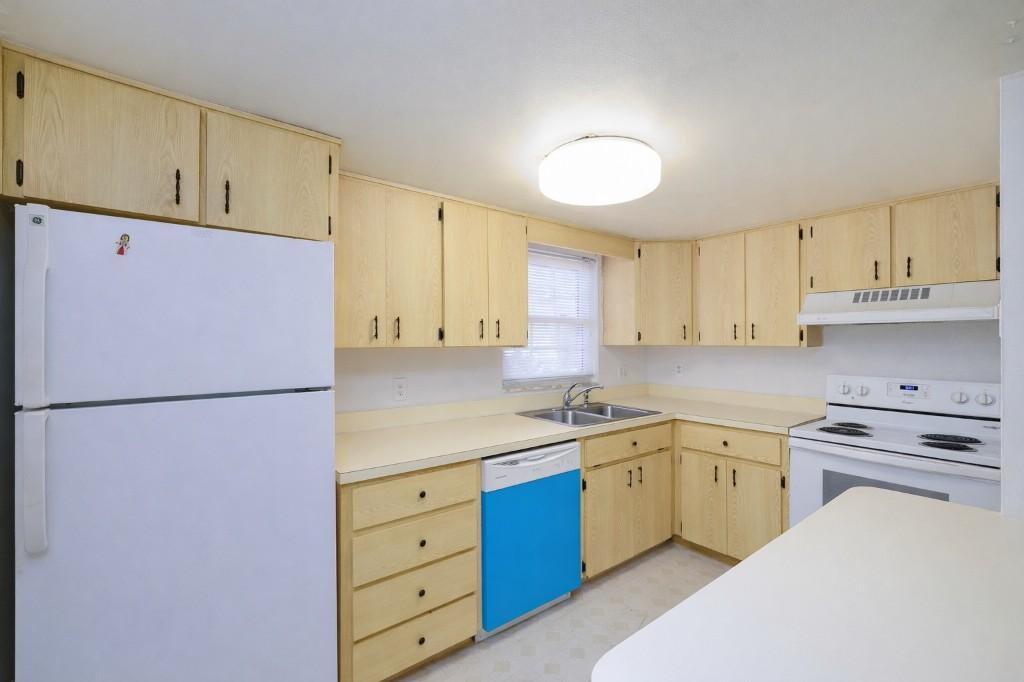 Spacious 2BR/2BA Jamestown Condo – Move-In Ready with Renewed Ap in United States - Image 7