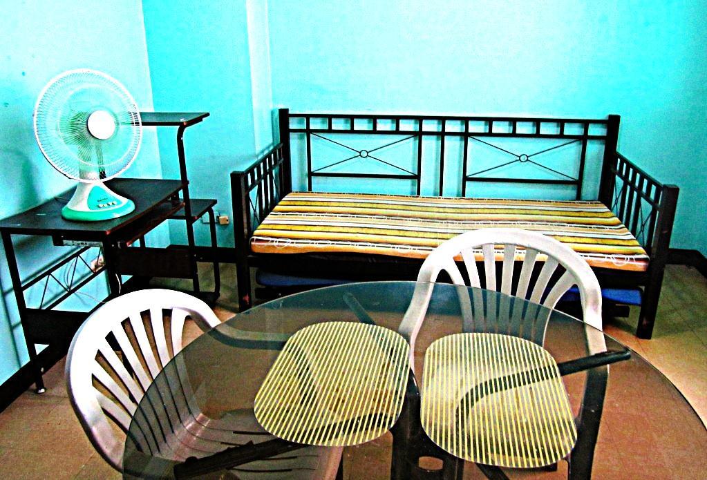 CONDO FOR RENT (BUENDIA-AYALA, MAKATI) in Lower Bicutan - Image 1