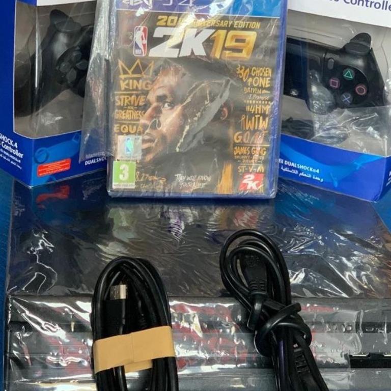 Console Sony PS4 pro + 1 cd en Côte d’Ivoire - Photo 2