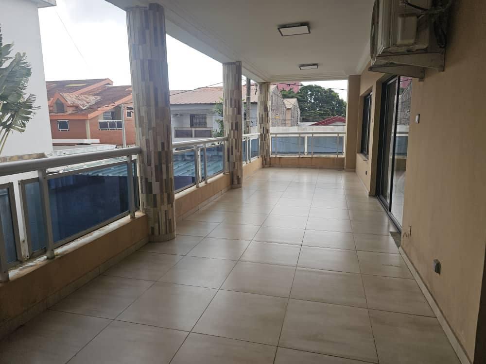 VILLA TRIPLEX 10PIECES A LOUER RIVIERA M'BADON à Abidjan - Photo 4