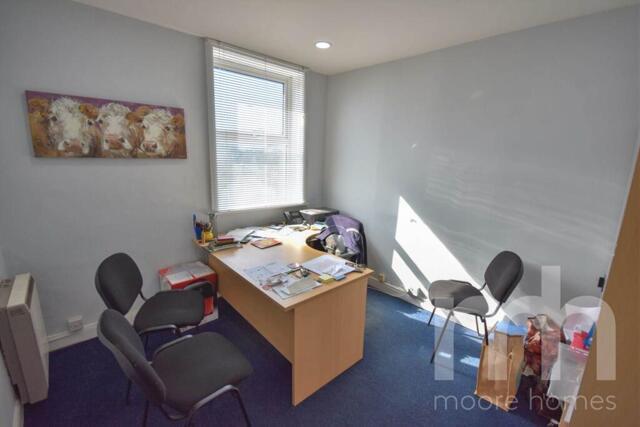 First Floor Offices, Park Lane, Office For Rent in Glossop - Image 1