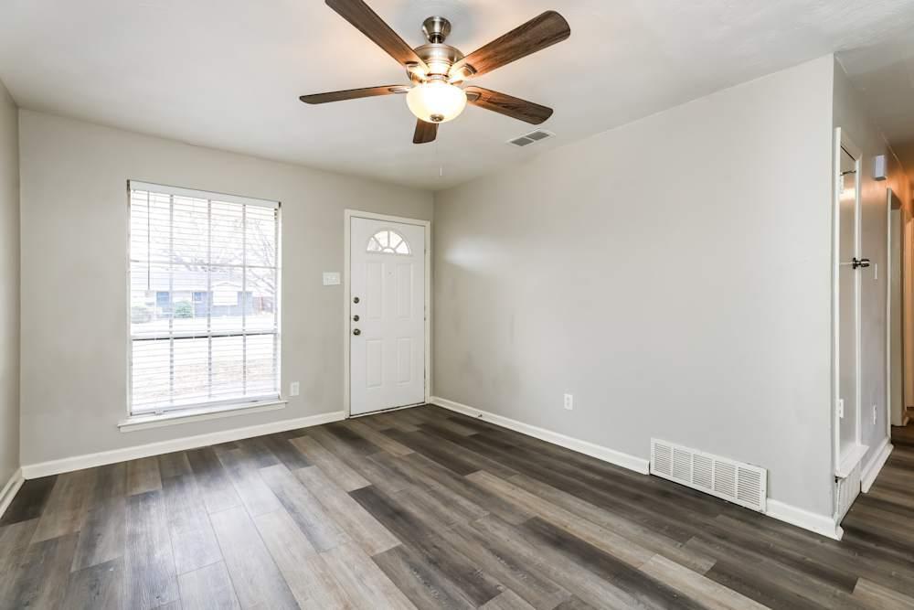 3Bed Single Family HOME For RENT In Mesquite, TX in United States - Image 2
