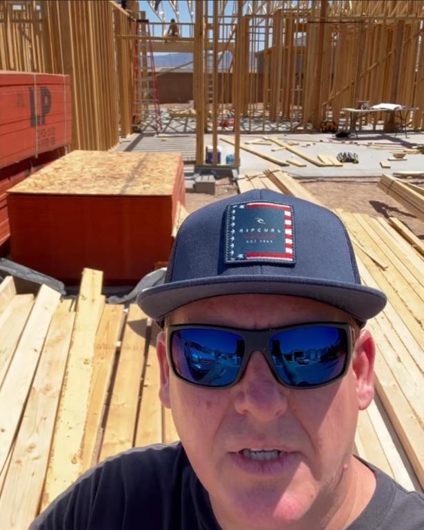 CONTRACTOR JEFF- HOUSE FLIPPER in United States - Image 1