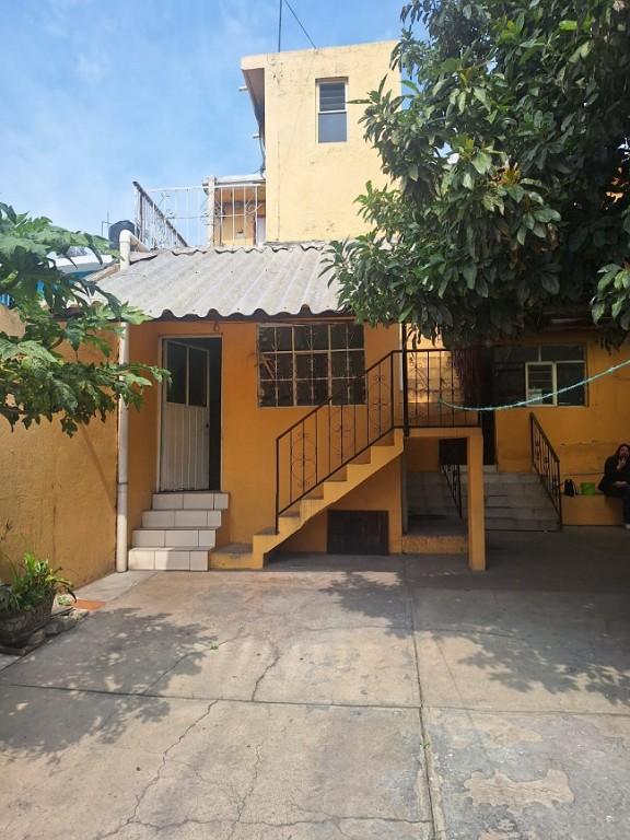 SE VENDE AMPLIA CASA CON 10 CUARTOS Y TRES BAÑOS en Tultitlán - Imagen 2
