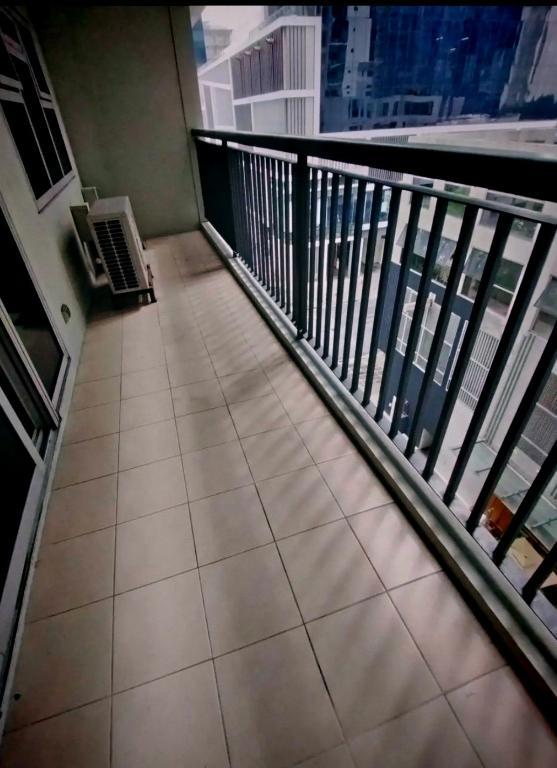 Fully furnished condo unit at One Maridien, BGC in Pansol - Image 9