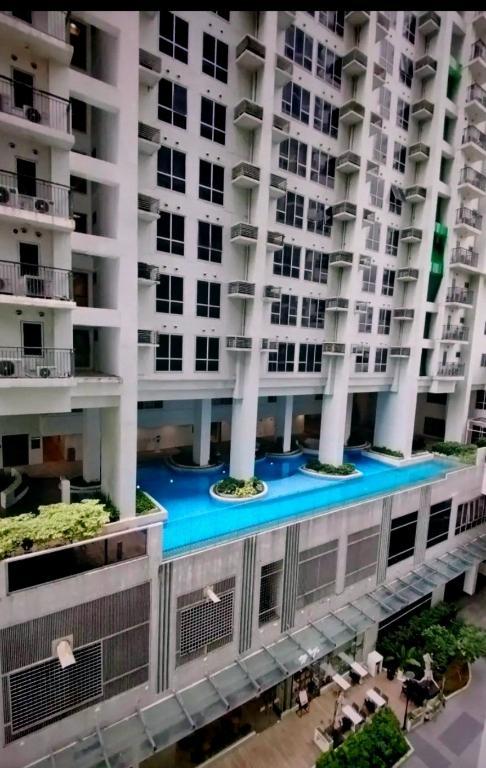 Fully furnished condo unit at One Maridien, BGC in Pansol - Image 10