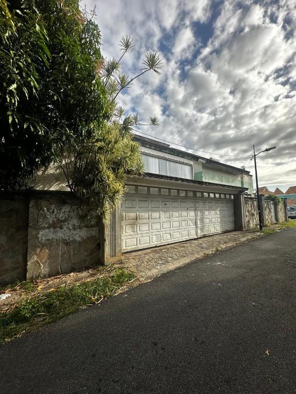 CASA CON AMPLIO TERENO EN LOS RIOS en Santo Domingo - Imagen 8
