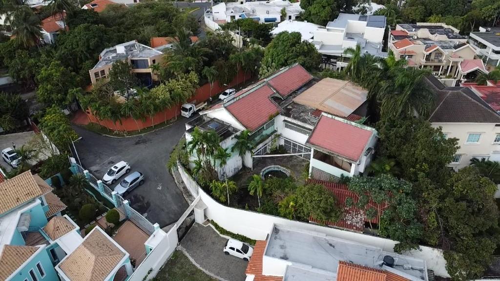 CASA CON AMPLIO TERENO EN LOS RIOS en Santo Domingo - Imagen 4