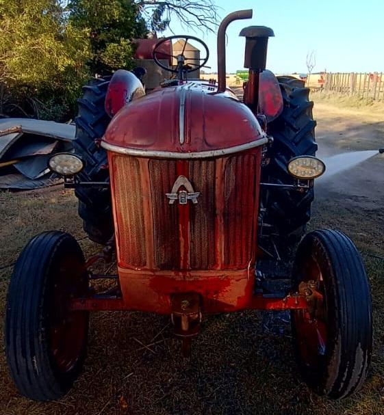 Tractor Hanomag R-40 COD. 9 en Tres Arroyos - Imagen 1